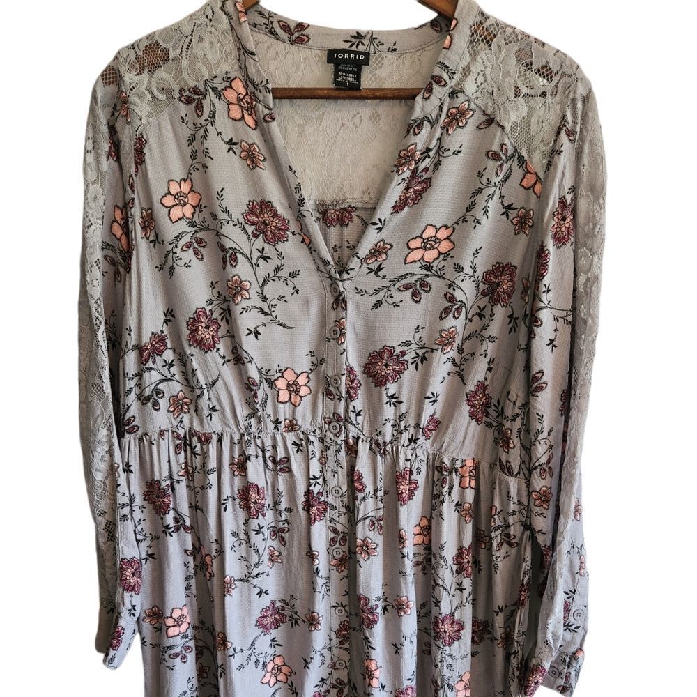 Torrid Gray Floral Lace Tunic Top‎